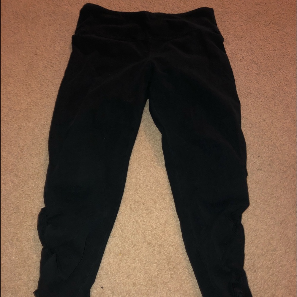 Black scrunchy campri leggings